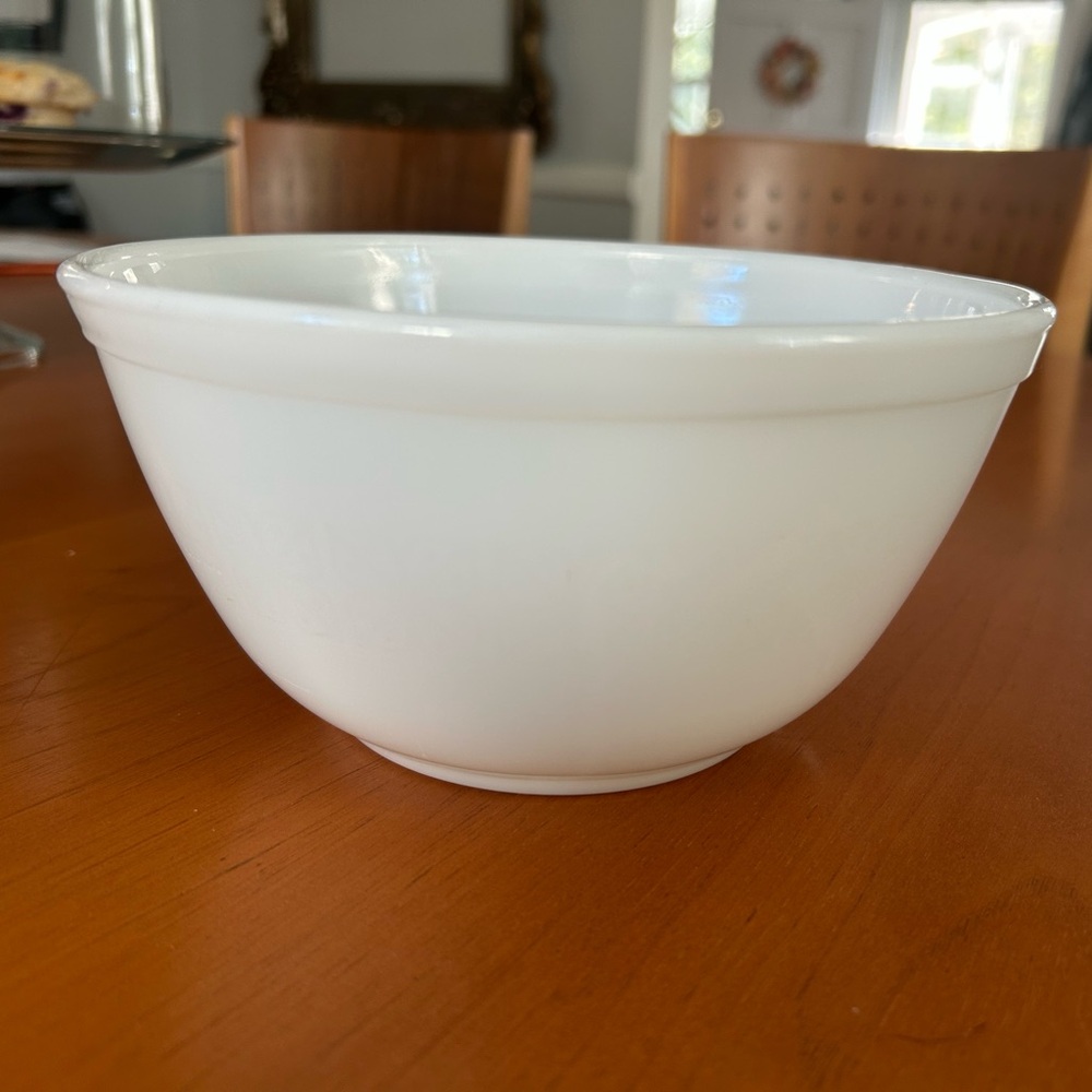 Classic White Pyrex 1 1/2 QT Bowl